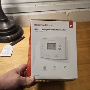 Honeywell home RTH221B 1-Week Programmable Thermostat Digital Display NEW Open B